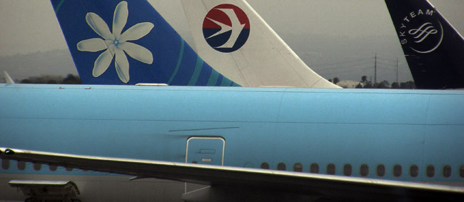 Assorted tailfin decorations in LAX